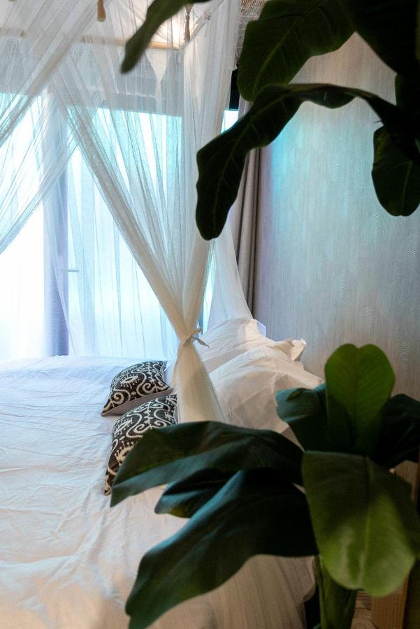 Bali Serenity Balneo Et Lit Rond Lagnieu Exterior photo